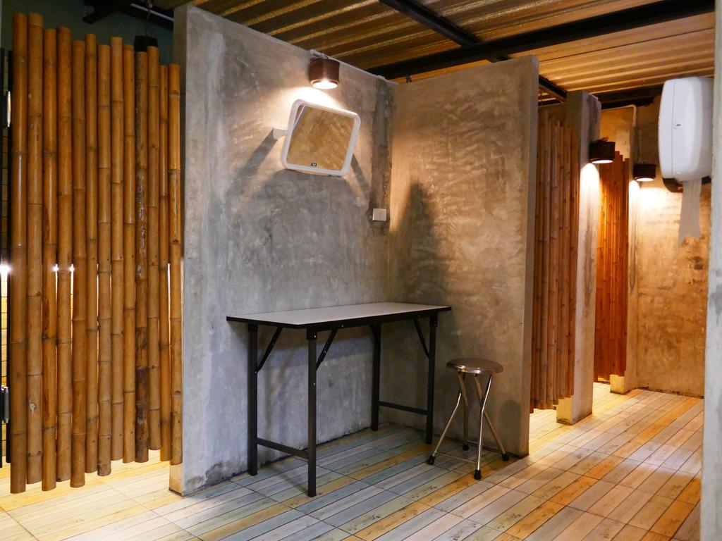 First 1 Boutique Hostel At Sukhumvit 1 Bangkok Exterior photo
