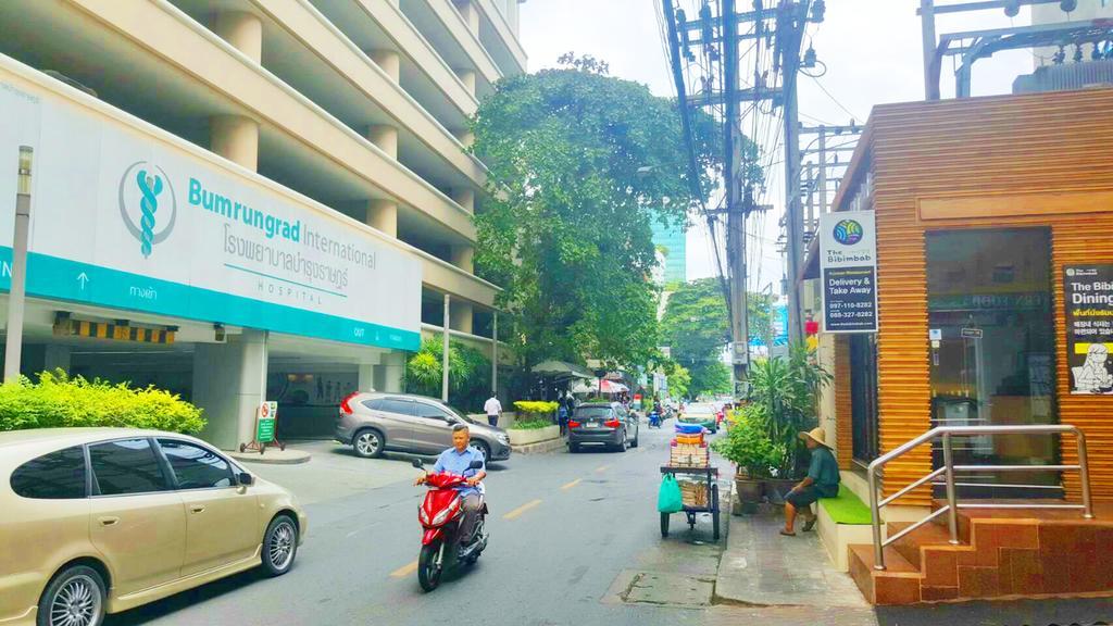 First 1 Boutique Hostel At Sukhumvit 1 Bangkok Exterior photo