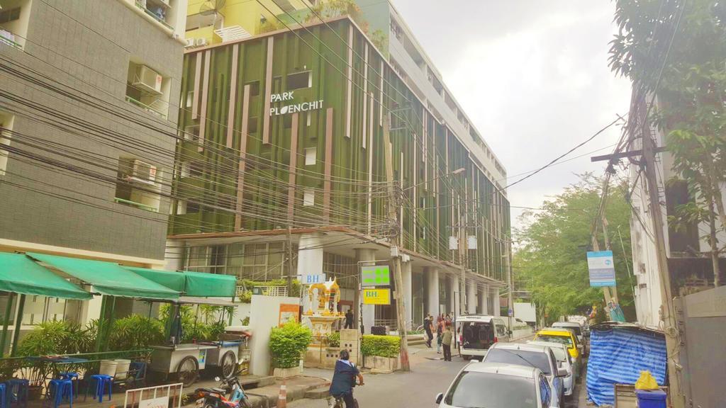 First 1 Boutique Hostel At Sukhumvit 1 Bangkok Exterior photo
