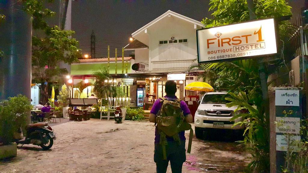 First 1 Boutique Hostel At Sukhumvit 1 Bangkok Exterior photo