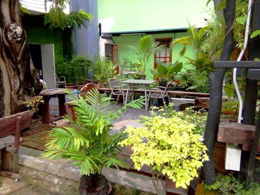 First 1 Boutique Hostel At Sukhumvit 1 Bangkok Exterior photo