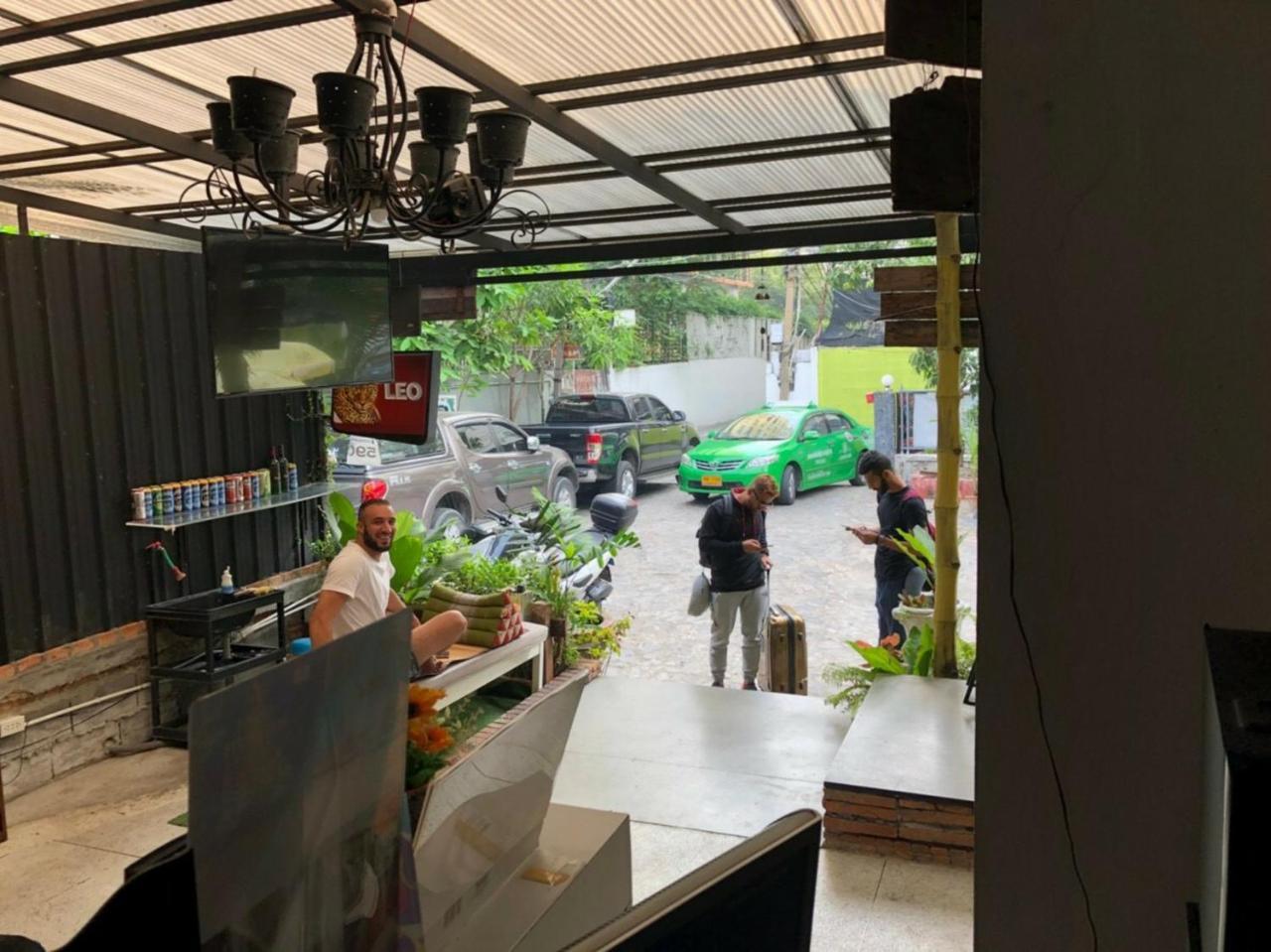 First 1 Boutique Hostel At Sukhumvit 1 Bangkok Exterior photo