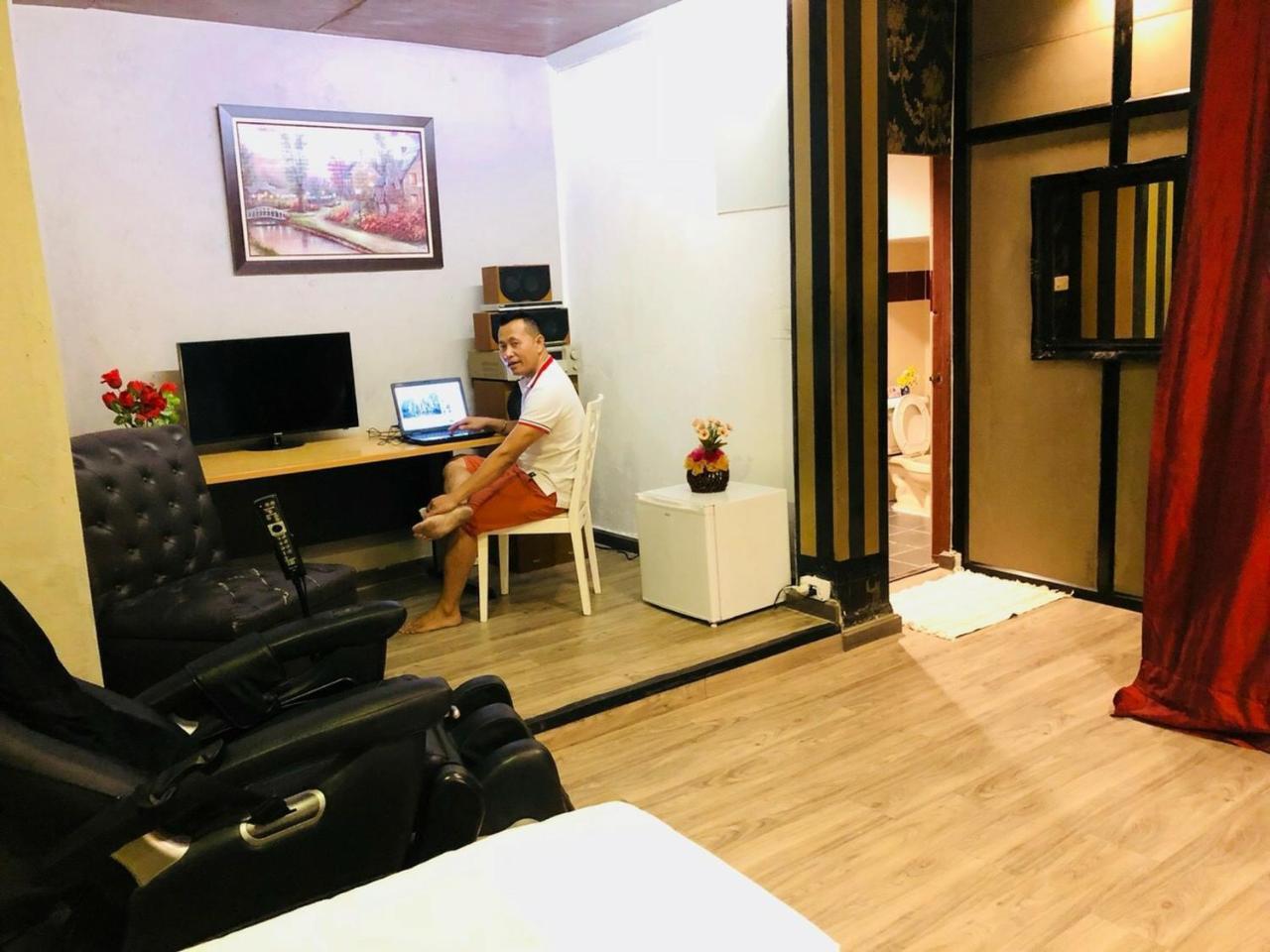 First 1 Boutique Hostel At Sukhumvit 1 Bangkok Exterior photo